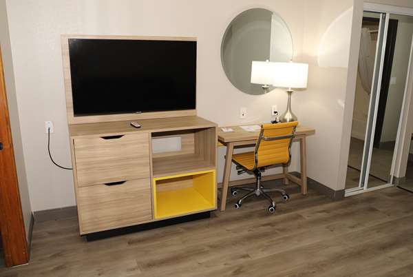  - Days Inn & Suites North San Antonio