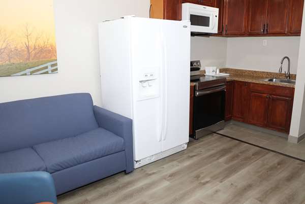  - Days Inn & Suites North San Antonio