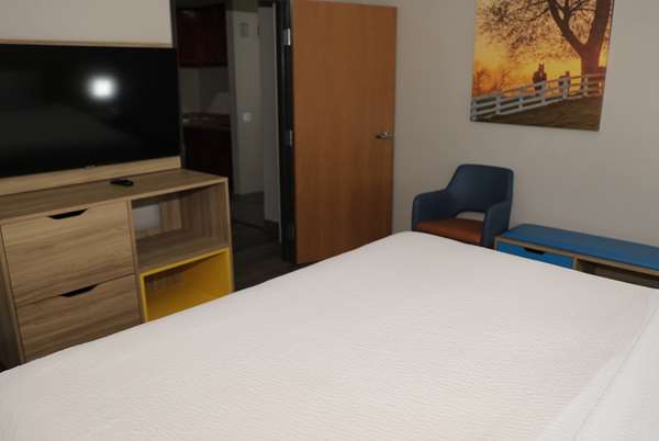  - Days Inn & Suites North San Antonio
