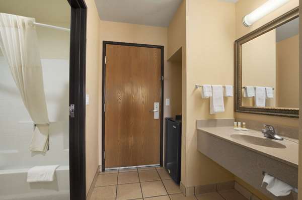  - Days Inn & Suites North San Antonio