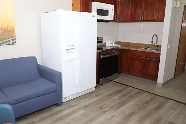  - Days Inn & Suites North San Antonio