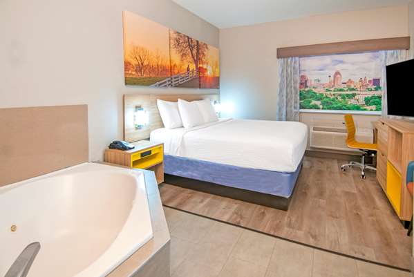  - Days Inn & Suites North San Antonio