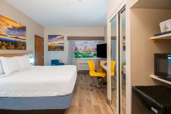  - Days Inn & Suites North San Antonio