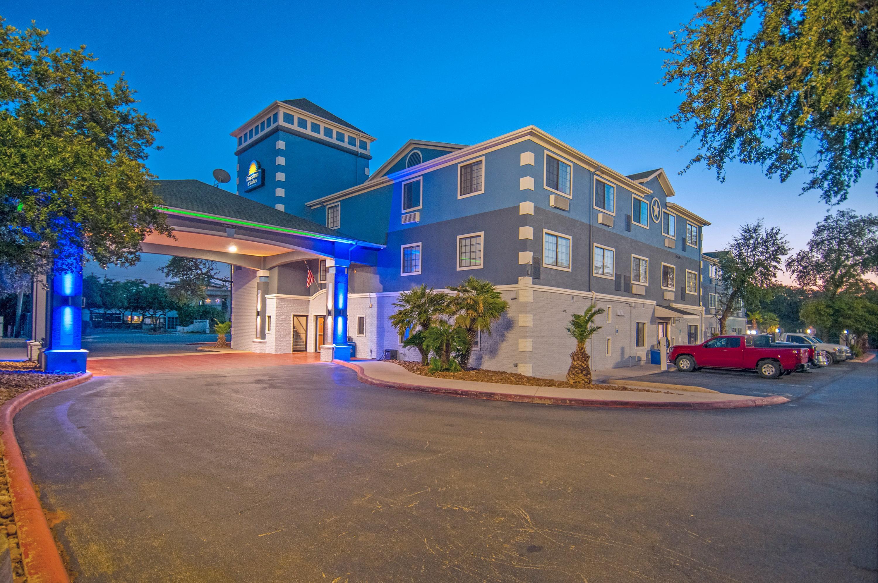 Exterior | Days Inn by Wyndham Suites San Antonio North/Stone Oak