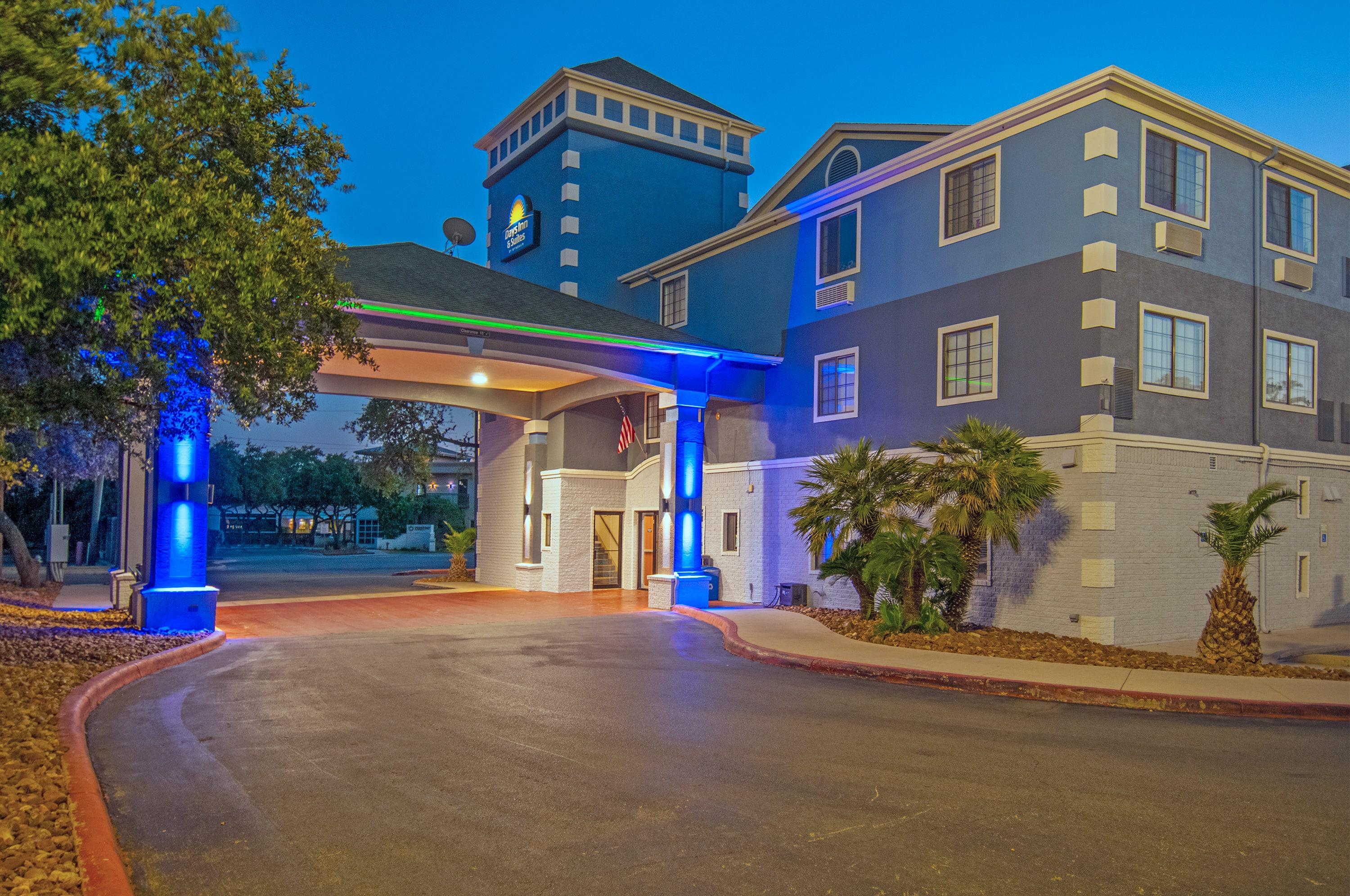 Exterior | Days Inn by Wyndham Suites San Antonio North/Stone Oak