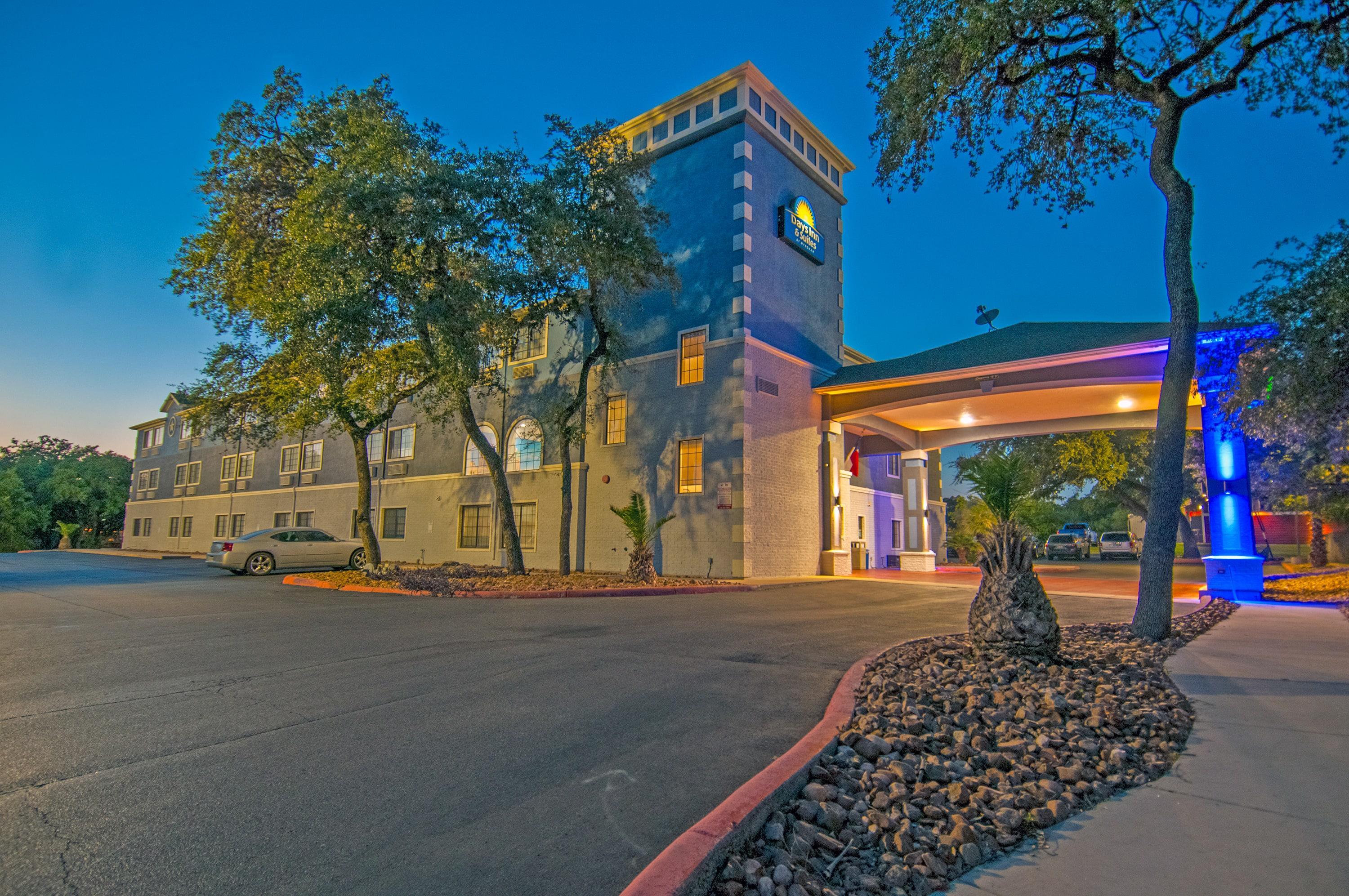 Exterior | Days Inn by Wyndham Suites San Antonio North/Stone Oak
