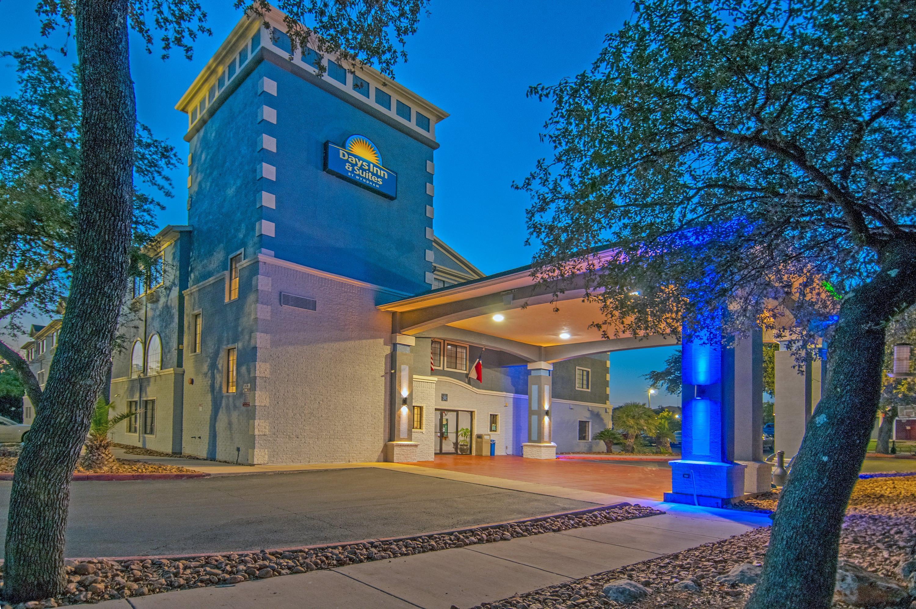 Exterior | Days Inn by Wyndham Suites San Antonio North/Stone Oak