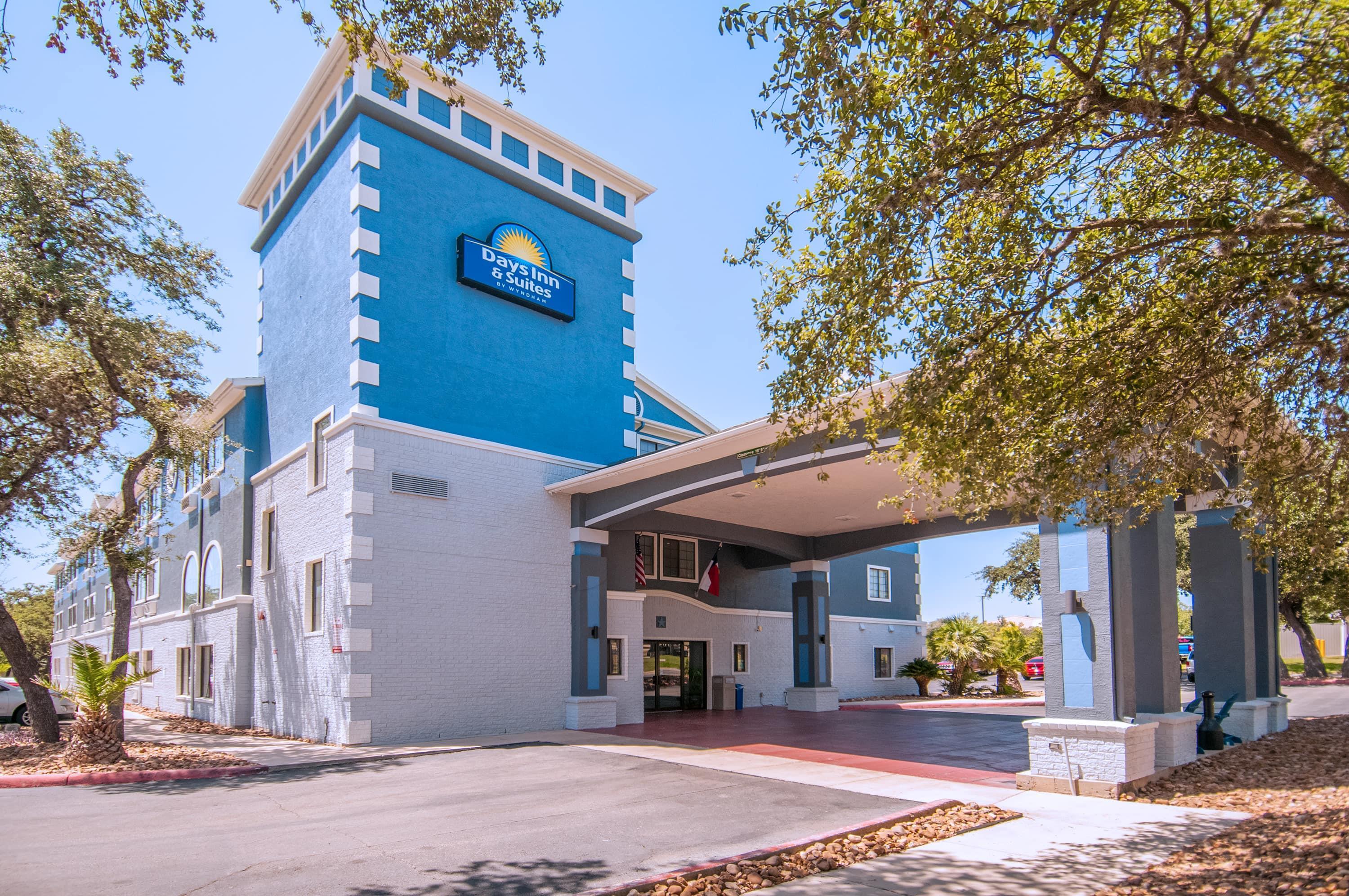Exterior | Days Inn by Wyndham Suites San Antonio North/Stone Oak