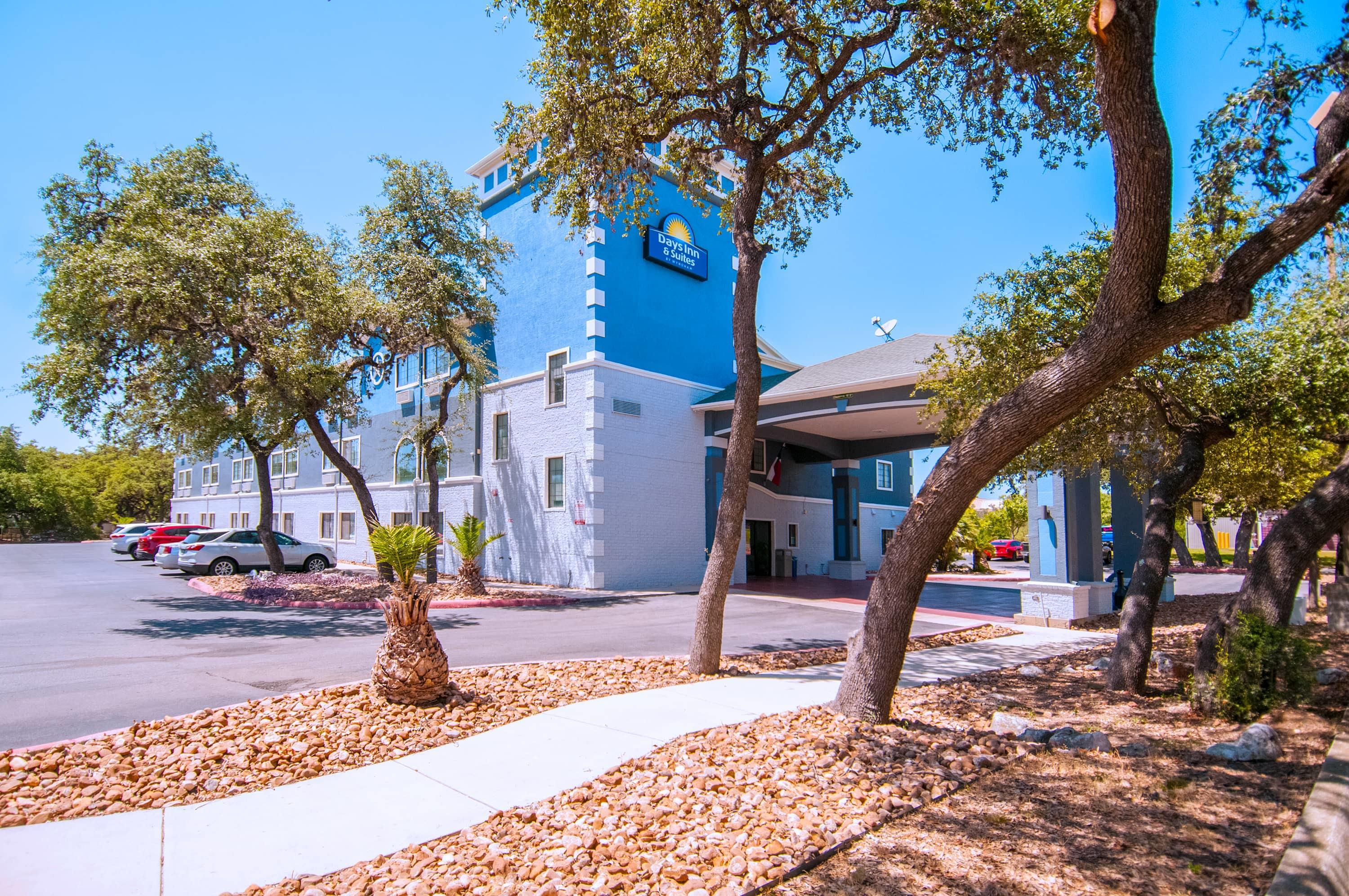 Exterior | Days Inn by Wyndham Suites San Antonio North/Stone Oak
