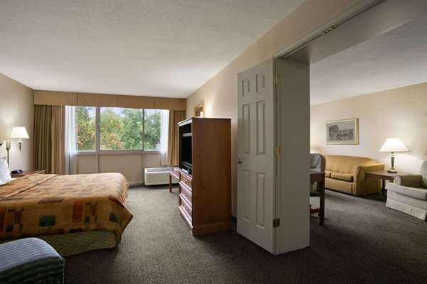 Suite - Days Inn Sidney - I-75, Exit 92