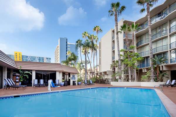 Pool - Wyndham Hotel Bayside San Diego