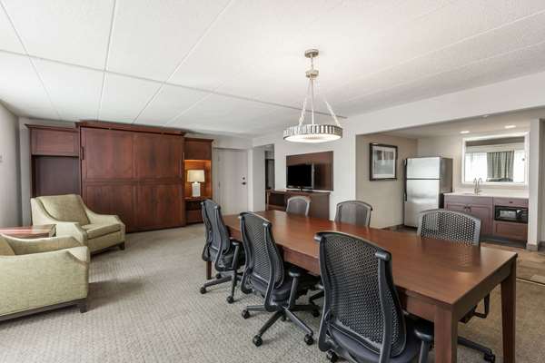 Suite - Wyndham University Center Hotel Pittsburgh