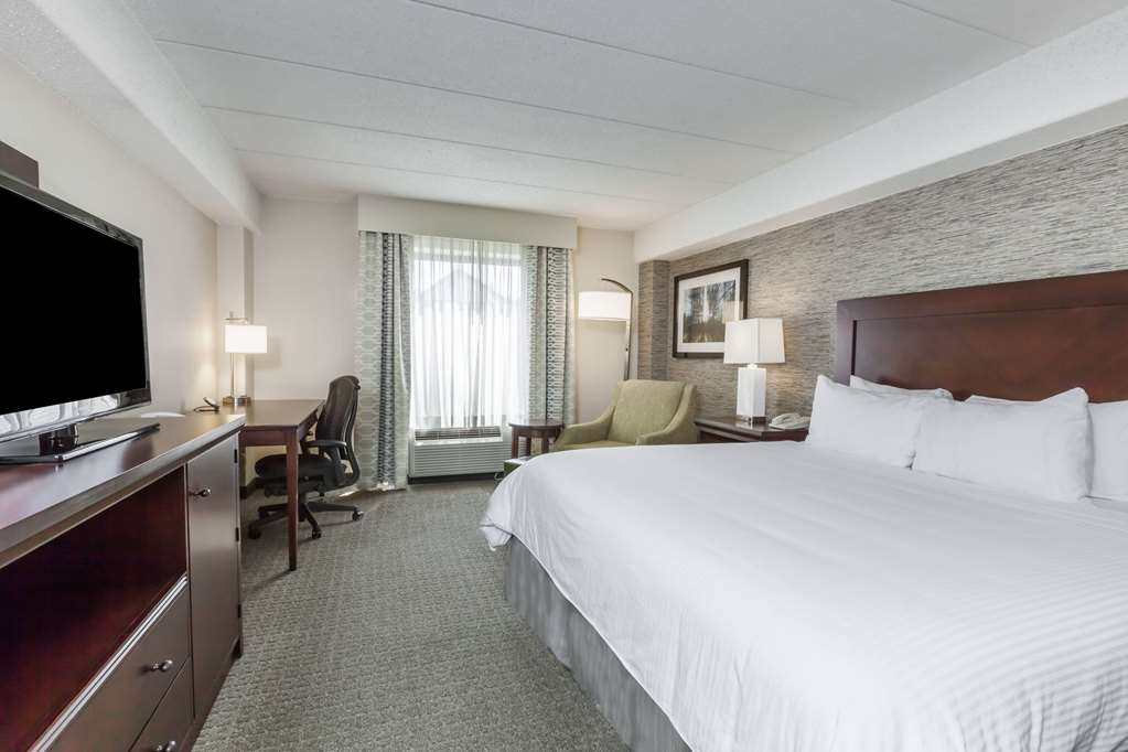Courtyard by Marriott Pittsburgh University Center - Tap to explore photos