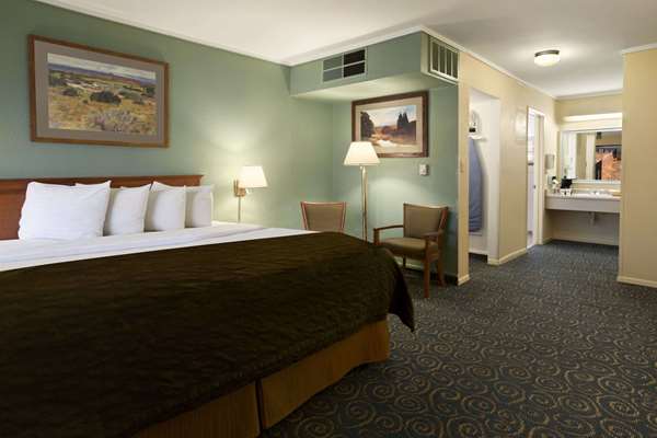 Suite - Days Inn & Suites Trinidad - I-25, Exit 13A & 13B