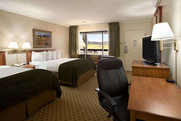  - Days Inn & Suites Trinidad - I-25, Exit 13A & 13B