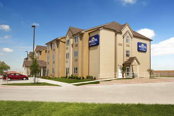 Exterior view - Microtel Inn & Suites by Wyndham Kenedy