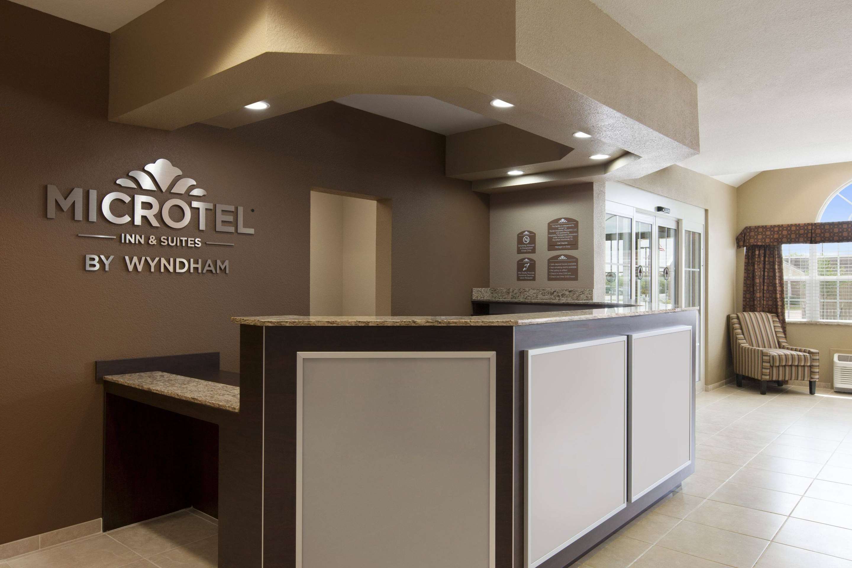 Front Desk | Microtel Inn & Suites by Wyndham Kenedy/Karnes City
