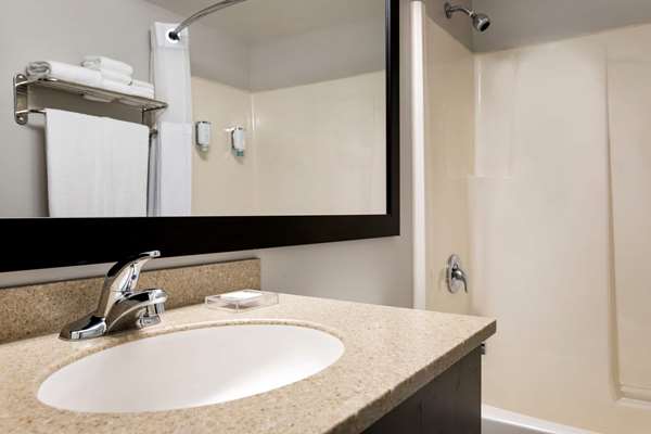  - Travelodge Suites New Glasgow