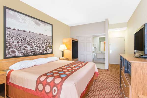  - Super 8 Hotel South Wichita - I-135, Exit 1A