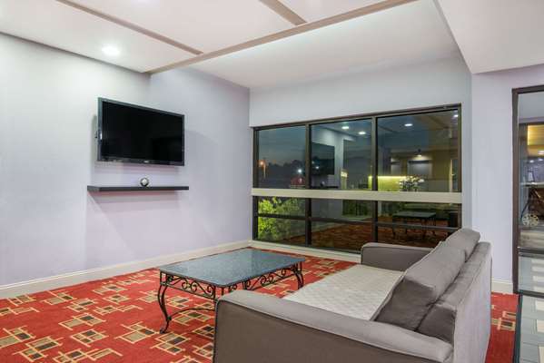  - Super 8 Hotel South Wichita - I-135, Exit 1A