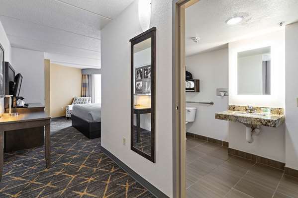 1 King Bed, Mobility/Hearing Accessible Room, Roll-In Shower, Non-Smoking