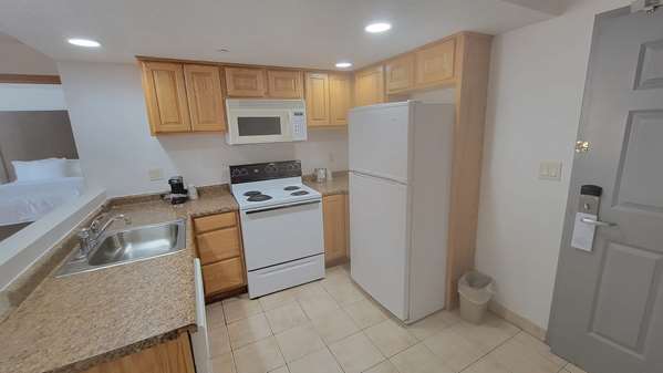 2 Queen Beds, 1-Bedroom, Suite, Non-Smoking