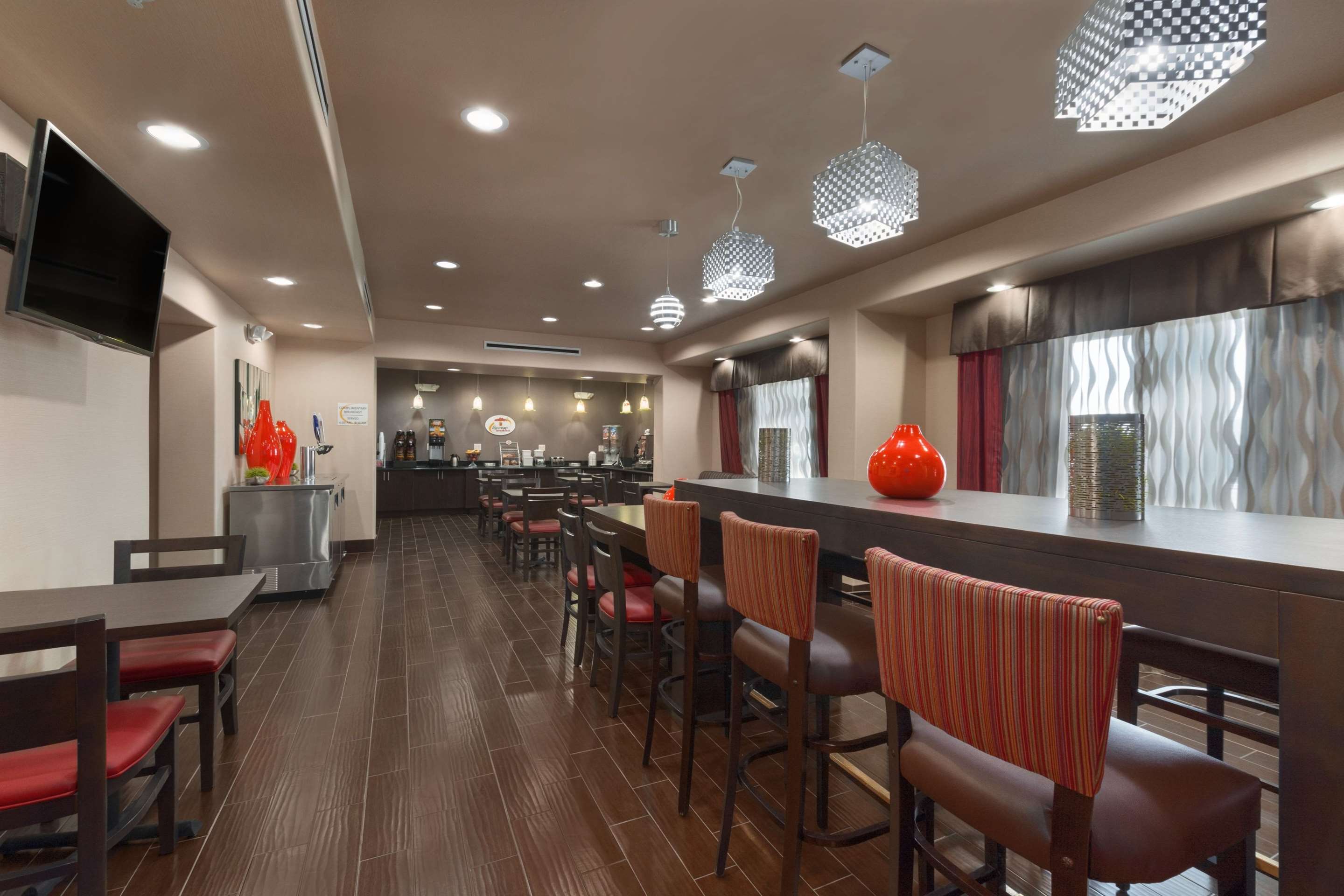 Business Center | Super 8 by Wyndham Karnes City