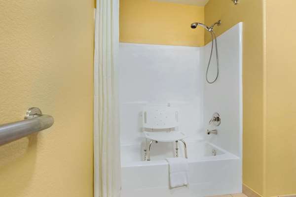  - Days Inn Lumberton