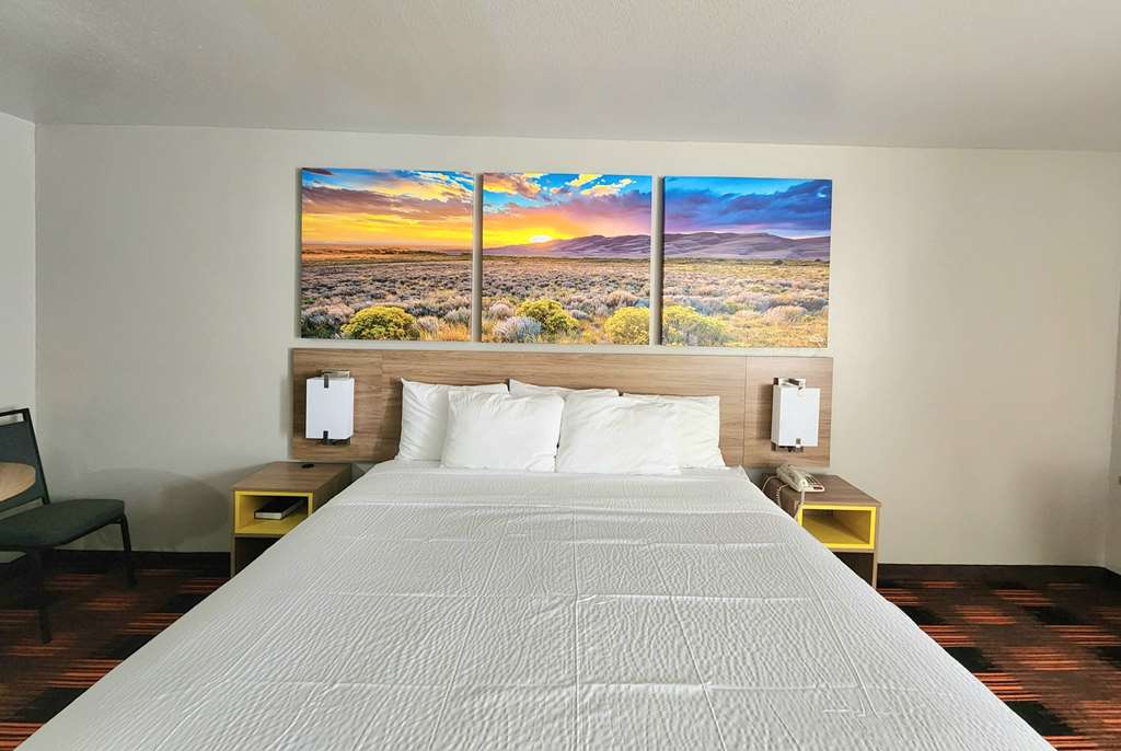 DAYS INN BY WYNDHAM, LUMBERTON-guestroom-Guest Room,On-Site.jpg