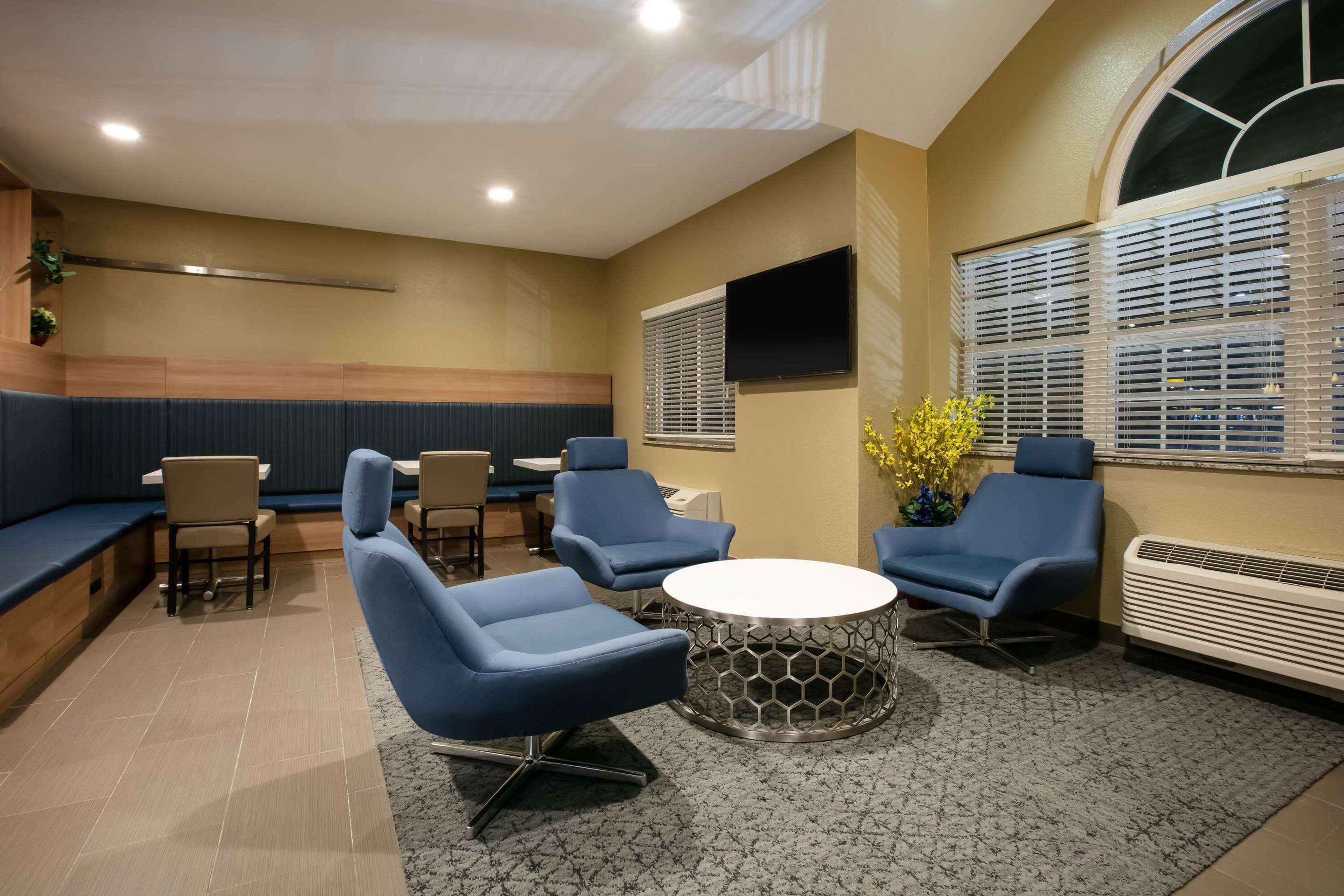 Lobby | Microtel Inn & Suites By Wyndham Pecos