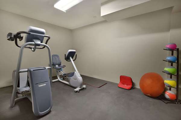 Fitness/ Exercise Room - Days Inn Whitchurch-Stouffville