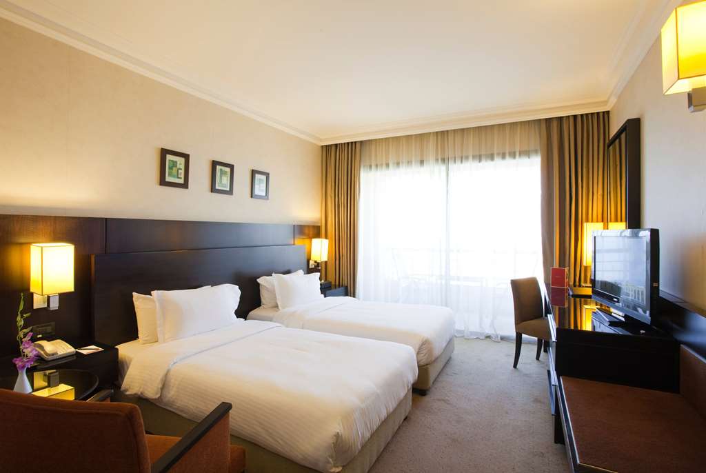 RAMADA PLAZA BEIRUT RAOUCHE-guestroom-Guest Room,On-Site.jpg