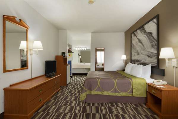  - Super 8 Hotel Chatsworth