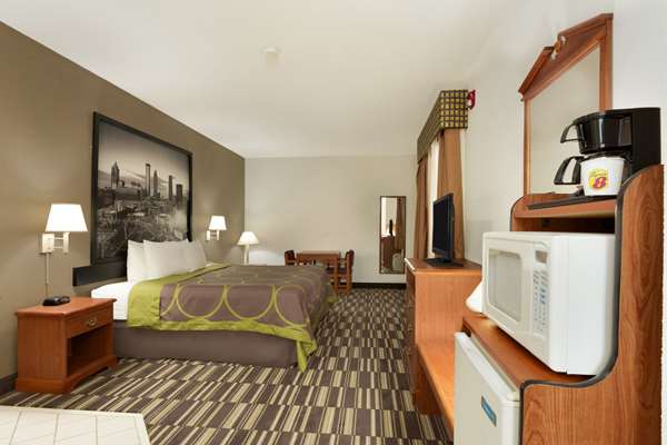 Suite - Super 8 Hotel Chatsworth