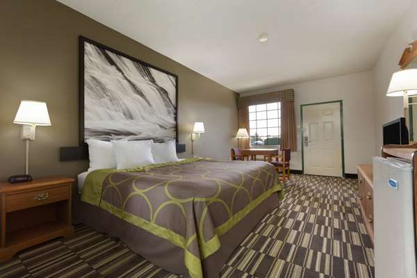  - Super 8 Hotel Chatsworth