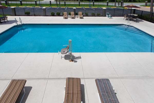 Pool - Travelodge Deltona - I-4, Exit 108