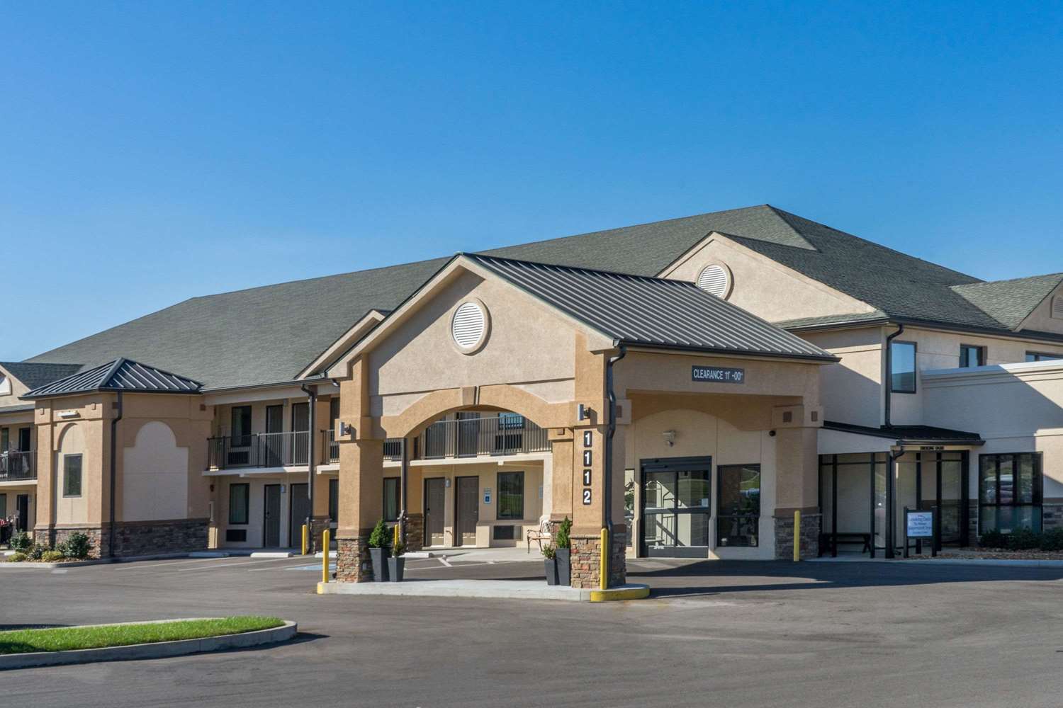 Baymont Inn & Suites Clarksville, TN See Discounts