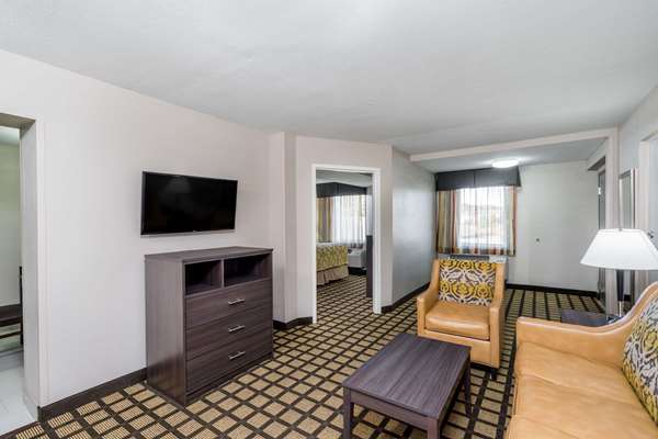  - Baymont Inn & Suites Clarksville - I-24, Exit 11
