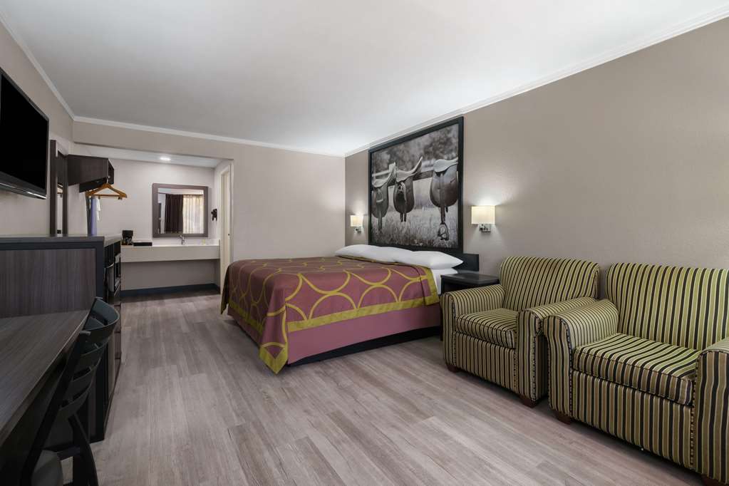 SUPER 8 BY WYNDHAM LONGVIEW/NORTH-guestroom-Guest Room,On-Site.jpg