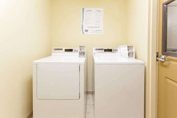  - Days Inn & Suites North Tucker - I-285, Exit 37