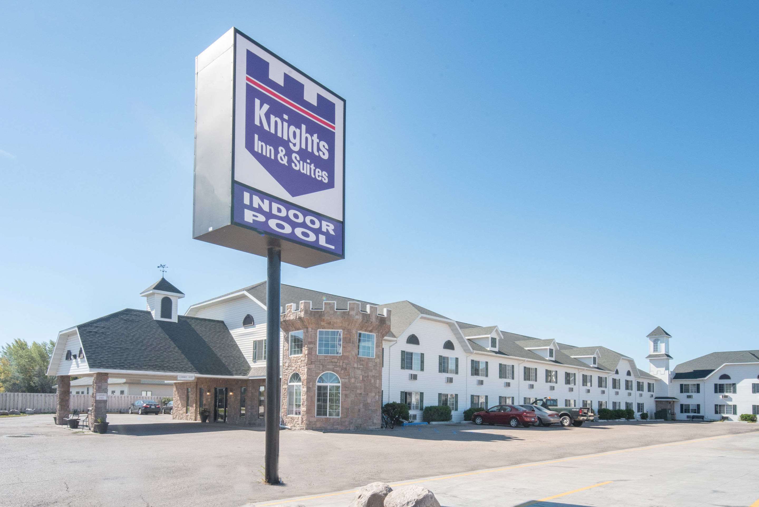 Exterior | Knights Inn Grand Forks