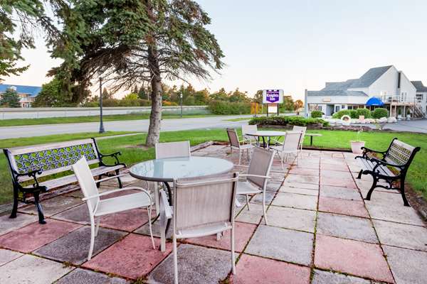  - Knights Inn Mackinaw City - I-75, Exit 339