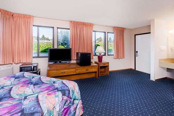  - Knights Inn Mackinaw City - I-75, Exit 339