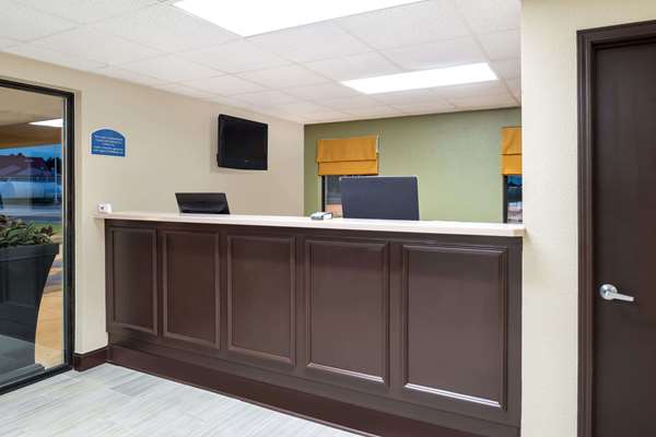  - Super 8 Motel Charleston - I-57, Exit 12