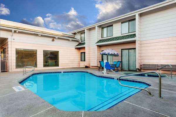 Pool - Days Inn & Suites Kanab