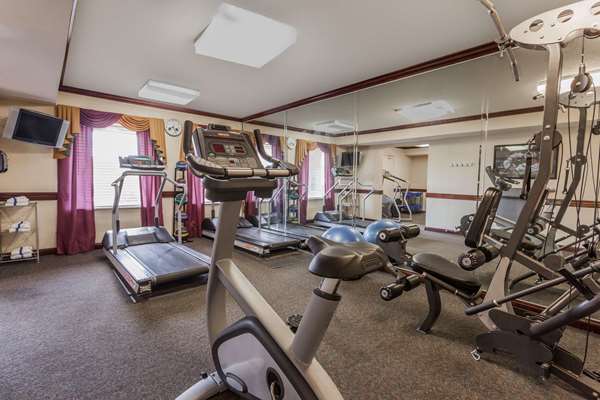 Fitness/ Exercise Room - Days Inn & Suites Warren