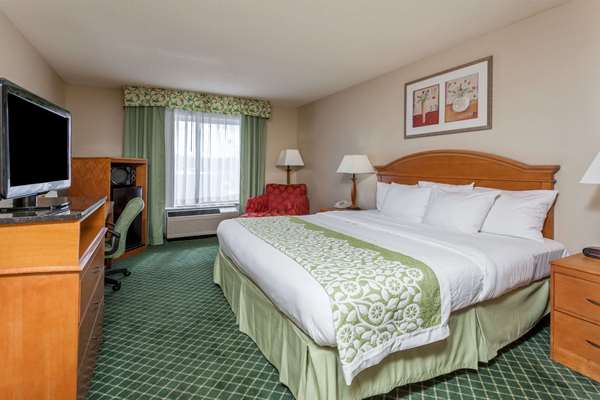  - Days Inn & Suites Warren
