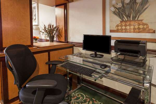 Conference Area - Days Inn & Suites Warren