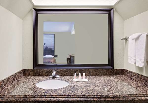  - Super 8 Motel West Corpus Christi