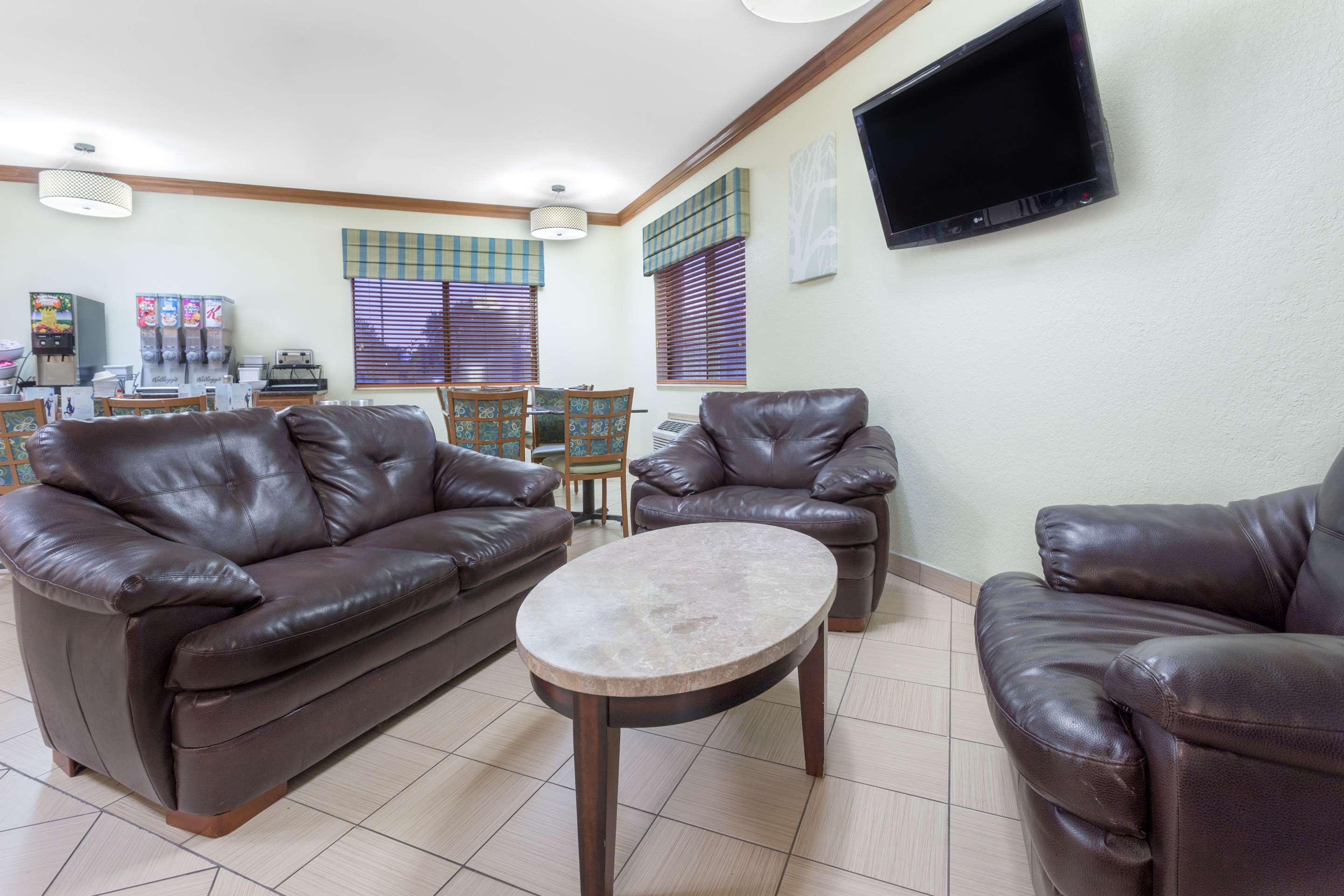 Lobby | Baymont by Wyndham Waterloo